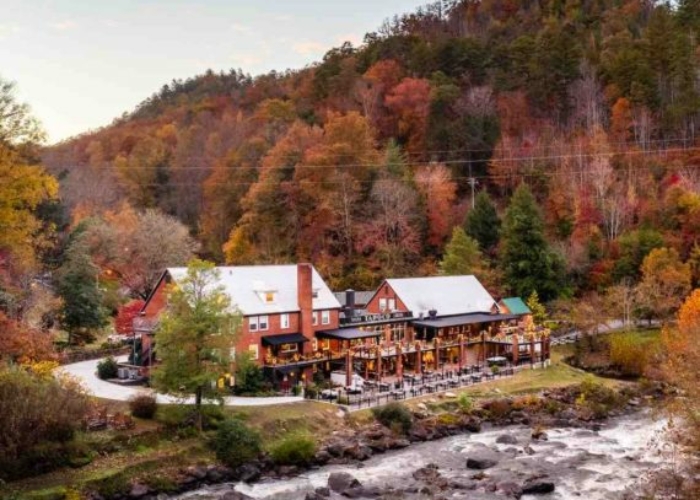 Christmas - Historic Tapoco Lodge